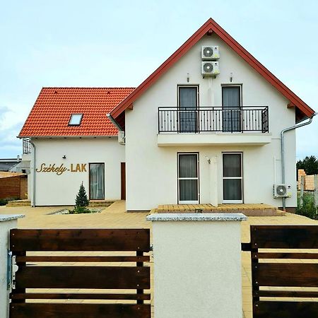 Szekely-Lak Apartman Hegykő מראה חיצוני תמונה